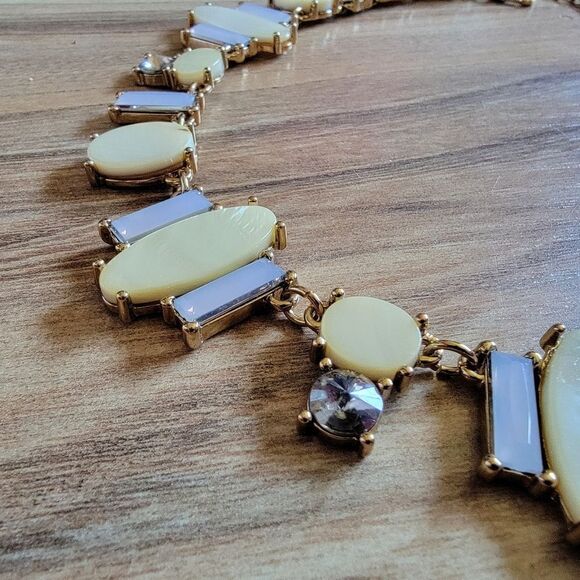 🆕️ Chicos Pria Shell & Dimulated Gemstone Crystal Bib Necklace - Picture 5 of 11